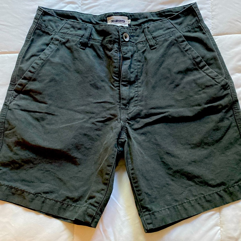 Taylor Stitch Morse Short in Dark Slate Linen